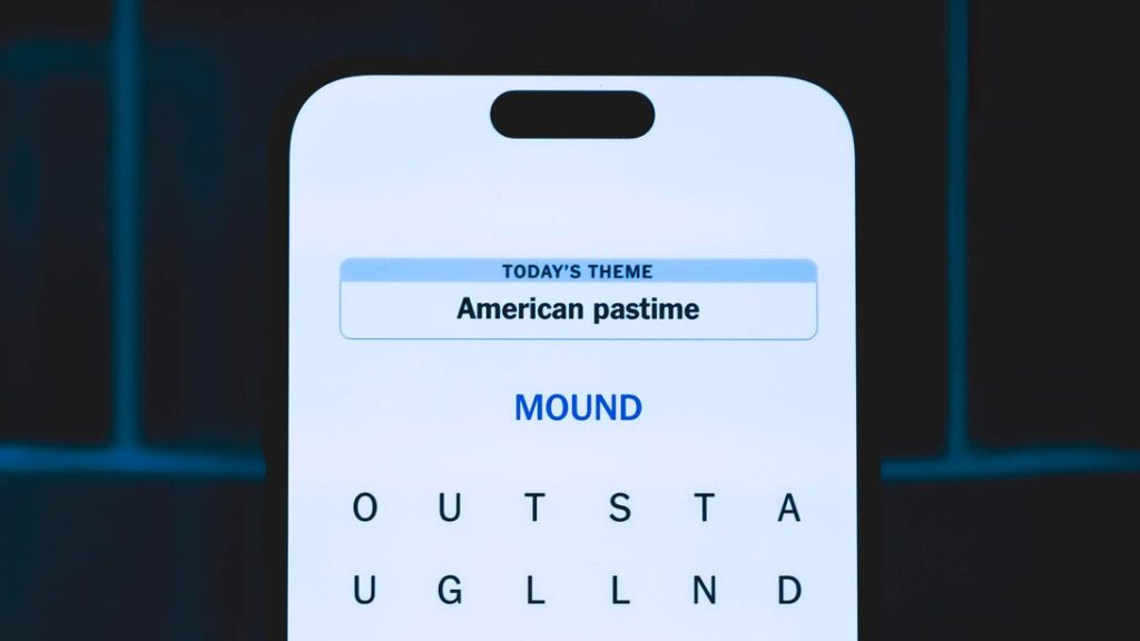 today's nyt strands hints, answers and help for dec. 31 #668